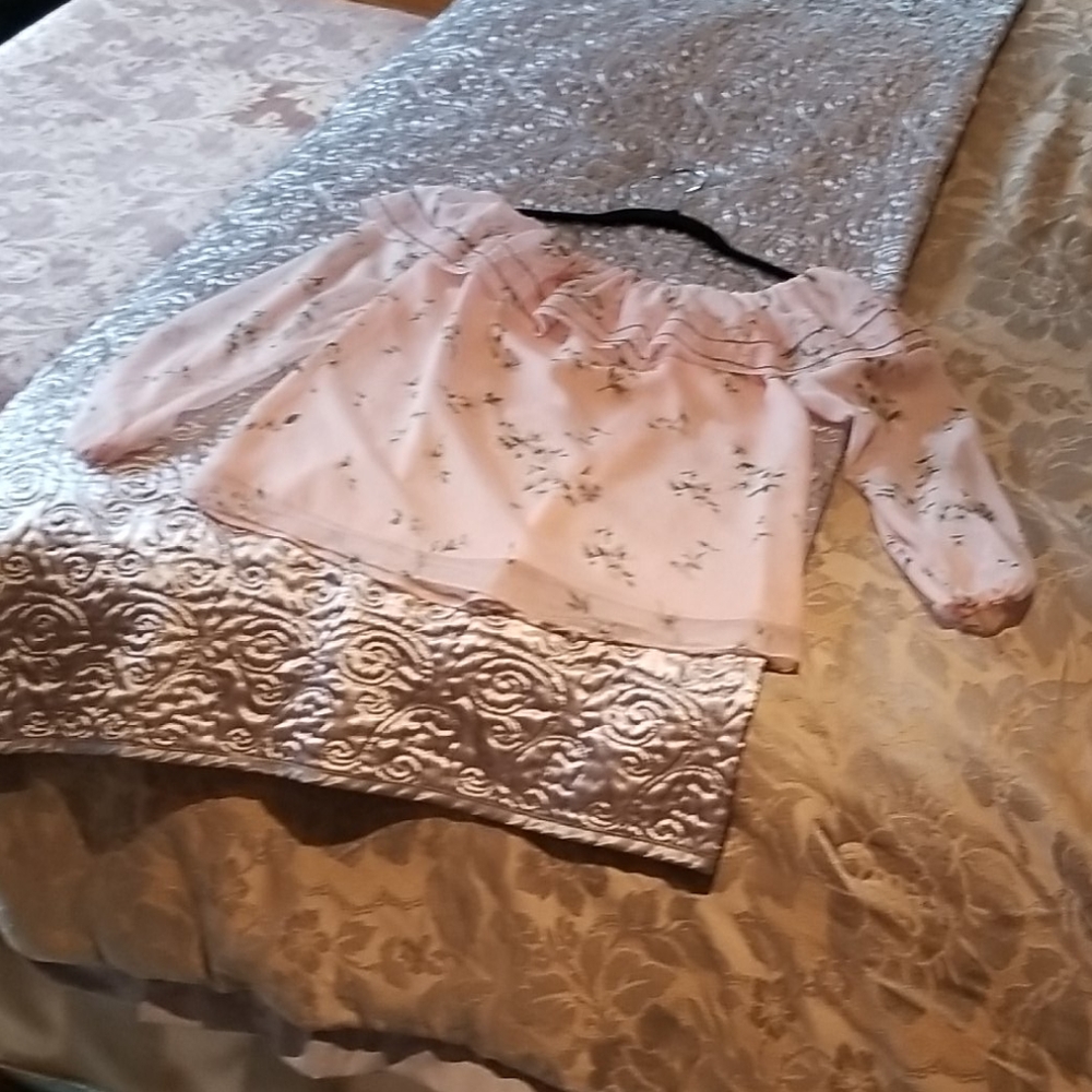 Charming Ruffle Top. - Picture 2 of 5